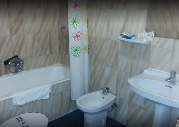 Comercio Πανσιόν *